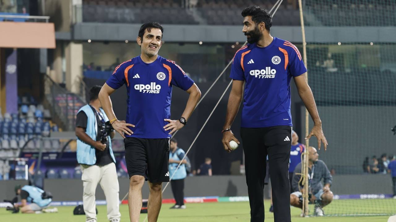 गौतम गंभीरच्या प्रशिक्षकपदाखाली भारताने आयसीसी 2025 चॅम्पियन्स ट्रॉफी जिंकली होती. त्यानंतर भारताने टी20 वर्ल्डकप 2026 स्पर्धेचं जेतेपद मिळवलं आहे. भारताने दोन्ही स्पर्धेत न्यूझीलंडला पराभूत केलं हे विशेष..(Photo- BCCI Twitter)