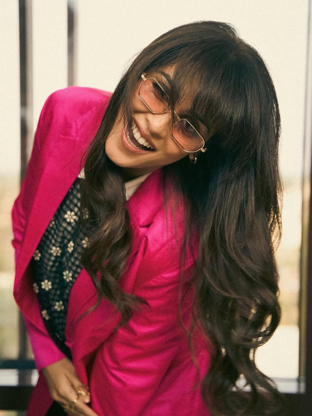 अभिनेता रितेश देशमुख आणि अभिनेत्री जिनिलिया देशमुख कायम चाहत्यांना कपल गोल्स देत असतात. सोशल मीडियावर दोघांचे अनेक फोटो आणि व्हिडीओ देखील व्हायरल होत असतात. पण आता महाराष्ट्राच्या वहिनीसाहेबांचे म्हणजे जिनिलिया हिचे काही फोटो तुफान व्हायरल होत आहेत. 