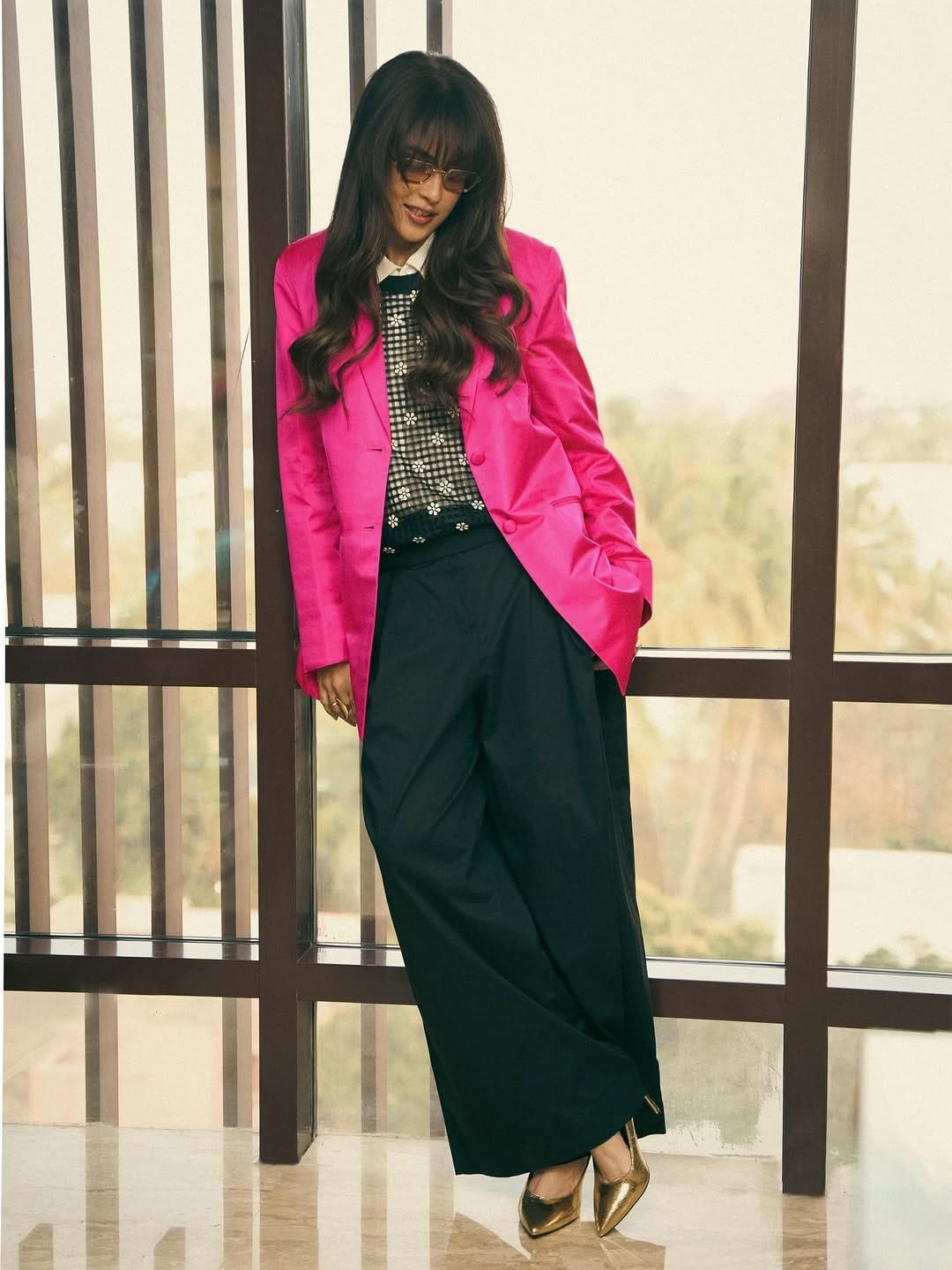 जिनिलिया दोन मुलांची आई आहे. पण अभिनेत्रीचं फिटनेस पाहून कोणीत म्हणणार नाही की, जिनिलिया हिला दोन मुलं असून ते शालेय शिक्षण पूर्ण करत आहेत. मुलांसोबत देखील जिनिलिया हिचे अनेक फोटो आणि व्हिडीओ व्हायरल होत असतात. 