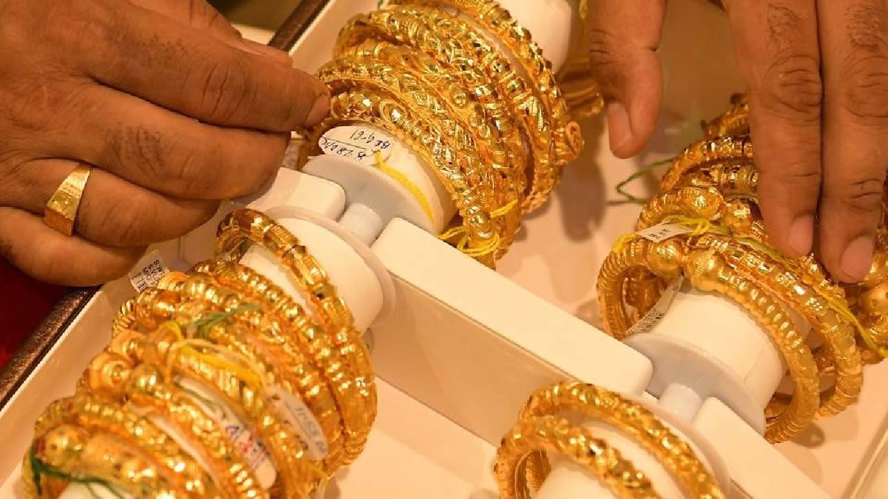 Gold-Silver Rate : सोने उच्चांकावरून 54,000 ने स्वस्त, इराण युद्धाला 25 दिवस, चांदी तर..