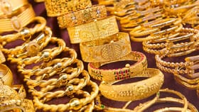 उच्चांकापेक्षा 55000 रुपयांनी सोने स्वस्त, जाणून घ्या आजचे सोने आणि..