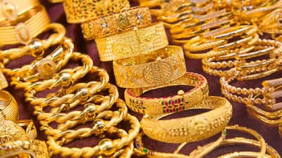 Todays Gold Rate : उच्चांकापेक्षा 55000 रुपयांनी सोने स्वस्त, जाणून घ्या आजचे सोने आणि चांदीचे नवीन दर..