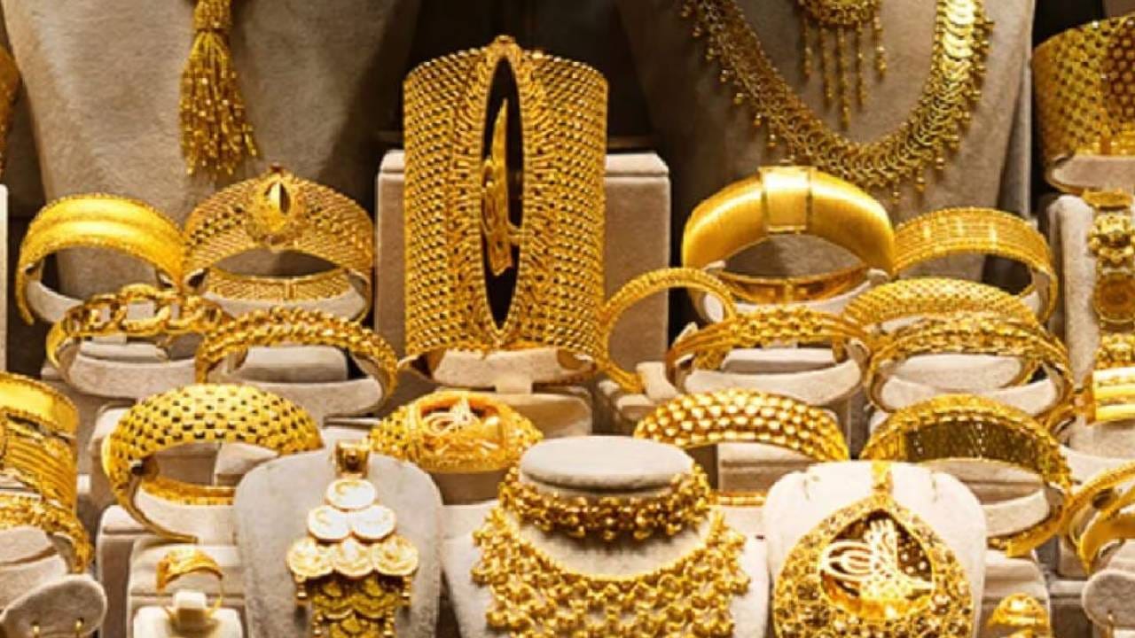 Todays Gold Rate : सोने उच्चांकावरून स्वस्त, जाणून घ्या आजचे सोने आणि चांदीचे नवीन दर.. Todays Gold Rate : सोने उच्चांकावरून स्वस्त, जाणून घ्या आजचे सोने आणि चांदीचे नवीन दर..