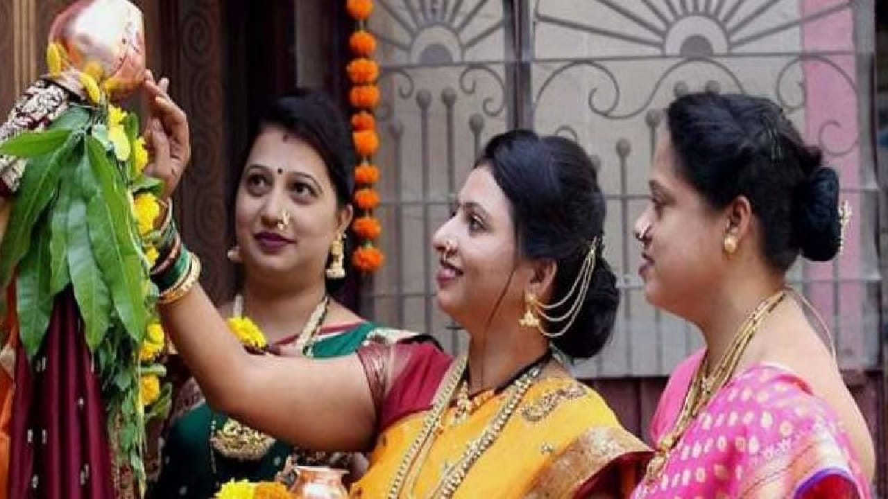 कडू-गोड आठवणी मागे ठेवून, नवीन आनंदाने वर्षाची सुरुवात होवो. गुढीपाडव्याच्या खूप खूप शुभेच्छा!