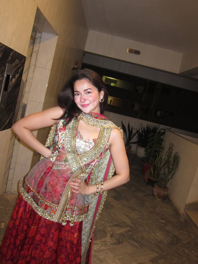 यात हानिया आमीरचेही इन्स्टाग्राम खाते आहे. तिचे इन्स्टाग्राम खाते भारतात दिसत नाही. ती भारतात बॅन आहे. परंतु तिच्या अभिनयाचे चाहते भारत, पाकिस्तान तसेच जगभरात पाहायला मिळतात. तिच्या सौंदर्यावर अनेक तरुण फिदा आहेत. 