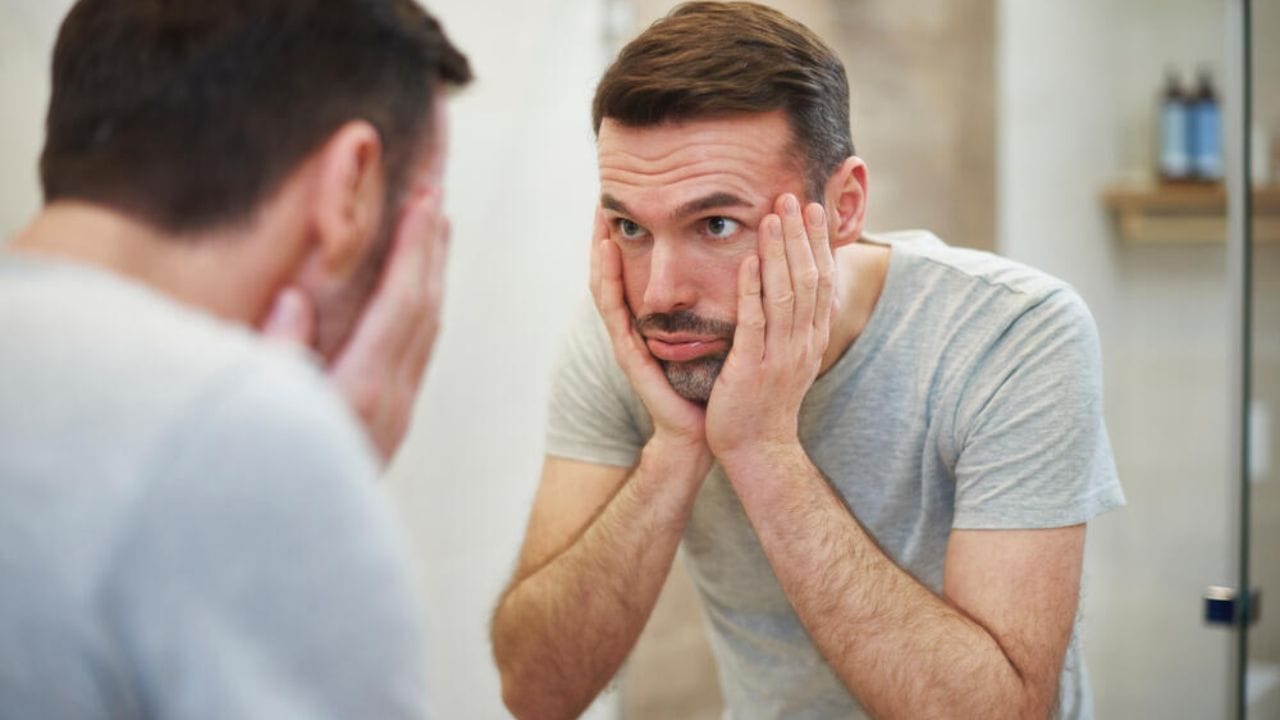 Premature Ageing : या 8 सवयी तुम्हाला वेळे आधीच वाधर्क्य आणतात, आठवी सवय तर सर्वात घातक Premature Ageing : या 8 सवयी तुम्हाला वेळे आधीच वाधर्क्य आणतात, आठवी सवय तर सर्वात घातक