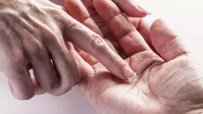 ‘या’ मुलींना श्रीमंत पती भेटतात, तळहातावर बनवलेल्या ‘या’ चिन्हांची कमाल, जाणून घ्या