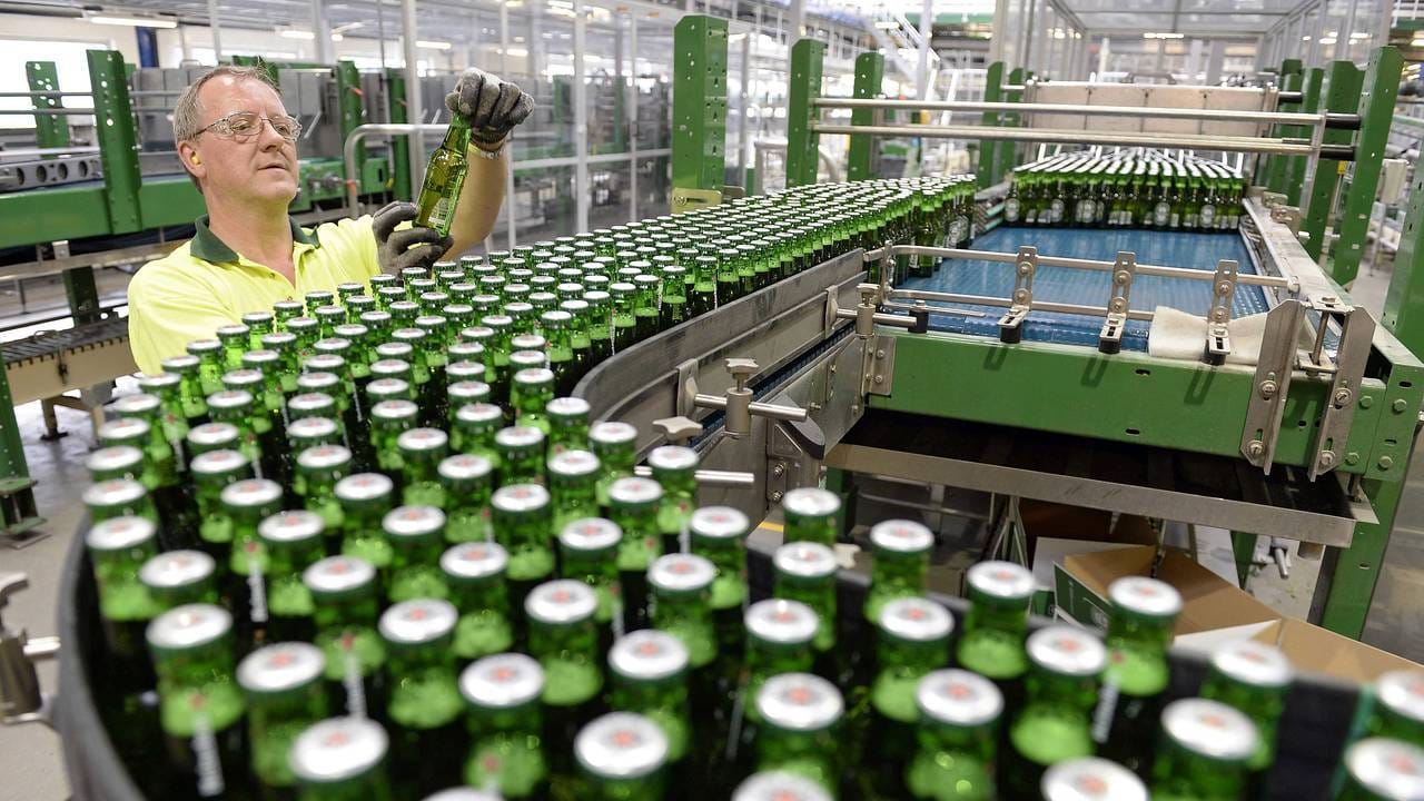 United Breweries चा शेअर बीएसईवर 1659.55 रुपयांवर उघडला. दिवसभरात या कंपनीच्या शेअरचा भाव 7.5 टक्क्यांच्या तेजीसह 1771 रुपयांच्या इंट्रा डे उच्चांकावर पोहचला. बाजार बंद झाला तेव्हा हा शेअर 5.43 टक्क्यांच्या उसळीसह 1736 रुपयांवर होता. 