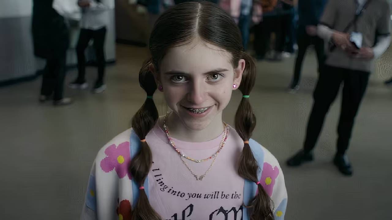 २०२४ मध्ये रिलीज झालेला हा चित्रपट सुमारे २ तास ७ मिनिट (१२७ मिनिटे) लांबीचा आहे. कथानक एका तरुणीभोवती फिरते, जी आपल्या बॉयफ्रेंडच्या मृत्यूसाठी स्वतःला जबाबदार मानून डिप्रेशनमध्ये जाते. पार्कर फिन यांच्या दिग्दर्शनातील हा सुपरनॅचरल सायकोलॉजिकल हॉरर चित्रपट अंगावर काटे आणणारा आहे. खूप कमी लोकांना माहिती आहे की हा चित्रपट खरंतर २०२२ मधील अत्यंत हिट असलेल्या हॉरर चित्रपटाचा सीक्वेल आहे.