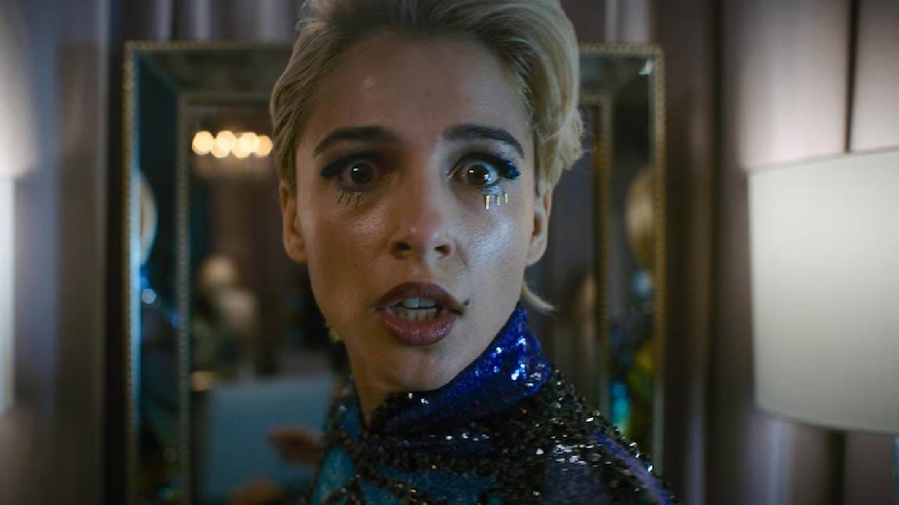 चित्रपटातील नाओमी स्कॉटच्या अभिनयाची सर्वत्र प्रशंसा होत आहे. फोर्ब्सला दिलेल्या मुलाखतीत नाओमी म्हणाली, "माझ्यासाठी 'स्माइल २' हा एक उत्तम संधीचा प्रसंग होता. पहिली चित्रपट पाहिल्यानंतर मला हे स्पष्ट झाले की या चित्रपटाची खरी ताकद त्यातील पात्रांमध्ये आहे, आणि हेच मला या चित्रपटाकडे आकर्षित केले." चित्रपटातील प्रत्येक सीन रोंगटे उभे करणारा आहे.