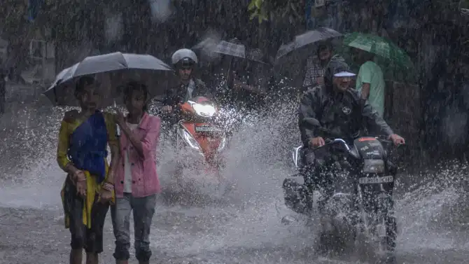 महाराष्ट्रावर मोठं संकट! वादळी वारे... गारपीट अन् मुसळधार; हवामान विभागाचा धडकी भरवणारा इशारा, अलर्ट जारी