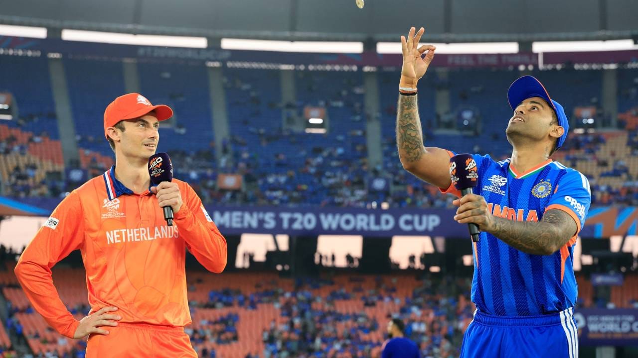 भारत आणि नेदरलँड हे चौथ्या सामन्यात आमनेसामने आले. या सामन्यात भारताने प्रथम फलंदाजी करताना 193 धावा केल्या. या धावांचा पाठलाग करताना नेदरलँडने 176 धावा केल्या. भारताने हा सामना 17 धावांनी जिंकला. सुपर 8 फेरीसाठी सज्ज झाला. (Photo- BCCI Twitter)
