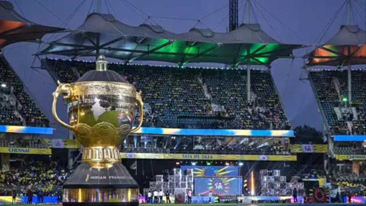 ऑलराउंडर हार्दिक पंड्या एलएसजी अर्थात लखनौ सुपर जायंट्स विरुद्ध मॅन ऑफ द मॅच पुरस्कार न जिंकता सर्वाधिक 8 सामने खेळला आहे. तर ट्रेन्ट बोल्ट याला गुजरात टायटन्स विरुद्ध 8 सामने खेळूनही सामनावीर होता आलं नाही. (Photo Credit: PTI)