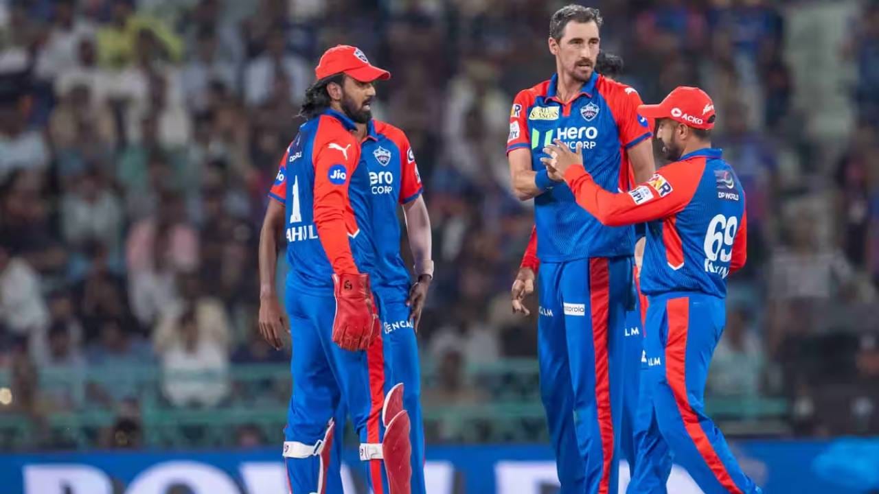 मिचेल स्टार्कने लिहिलं की, "हंगामाच्या सुरुवातीच्या काळात उपलब्ध नसल्याबद्दल मी दिल्ली कॅपिटल्स संघ आणि चाहत्यांची माफी मागतो. ही वेळ संघासाठी आव्हानात्मक आहे, परंतु मी पूर्णपणे वचनबद्ध आहे. मी संघाच्या सतत संपर्कात आहे आणि शक्य तितक्या लवकर उपलब्ध होण्यासाठी सर्वतोपरी प्रयत्न करत आहे."  (Photo- BCCI/IPL)