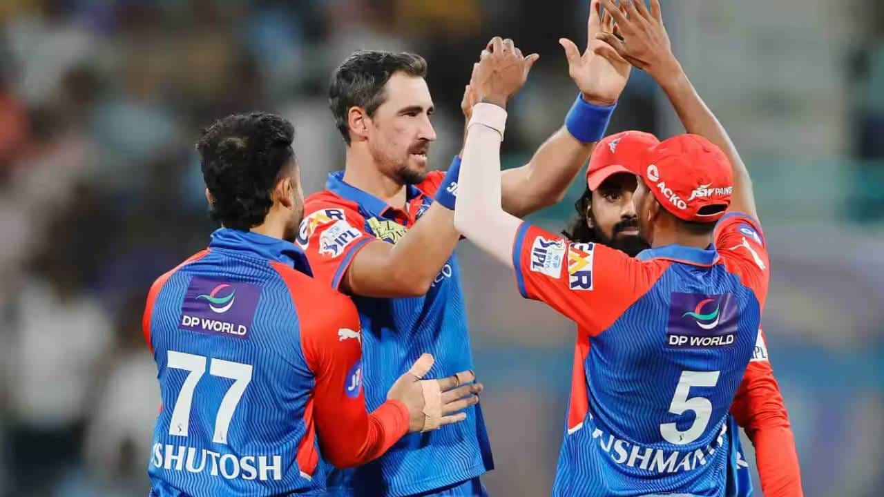 आयपीएल 2026 स्पर्धा सुरू होणार असून दिल्ली कॅपिटल्सच्या चिंता वाढली आहे. कारण सलामीचा फलंदाज बेन डकेट याने स्पर्धेतून माघार घेतली. तर मिचेल स्टार्क अजूनही संघात रूजू झालेला नाही. दुखापतीमुळे त्याला संघासोबत रूजू होण्यास उशीर होणार असं सांगितलं जात आहे. (Photo- BCCI/IPL)