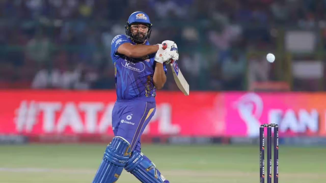 आयपीएल 2026 मध्ये रोहित जर दोन डावांमध्ये शून्यावर बाद झाला, तर आयपीएल स्पर्धेच्या इतिहासात सर्वाधिक वेळा शून्यावर बाद होणारा फलंदाज बनेल. हा नकोसा विक्रम त्याच्या नावावर नोंदवला जाईल. (Photo- IPL/BCCI)