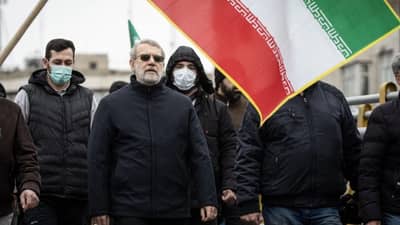 ना चेहऱ्यावर तणाव, ना युद्धाचे टेन्शन, तेहराणच्या रस्त्यावर फिरताना दिसले इराणचे राष्ट्राध्यक्ष