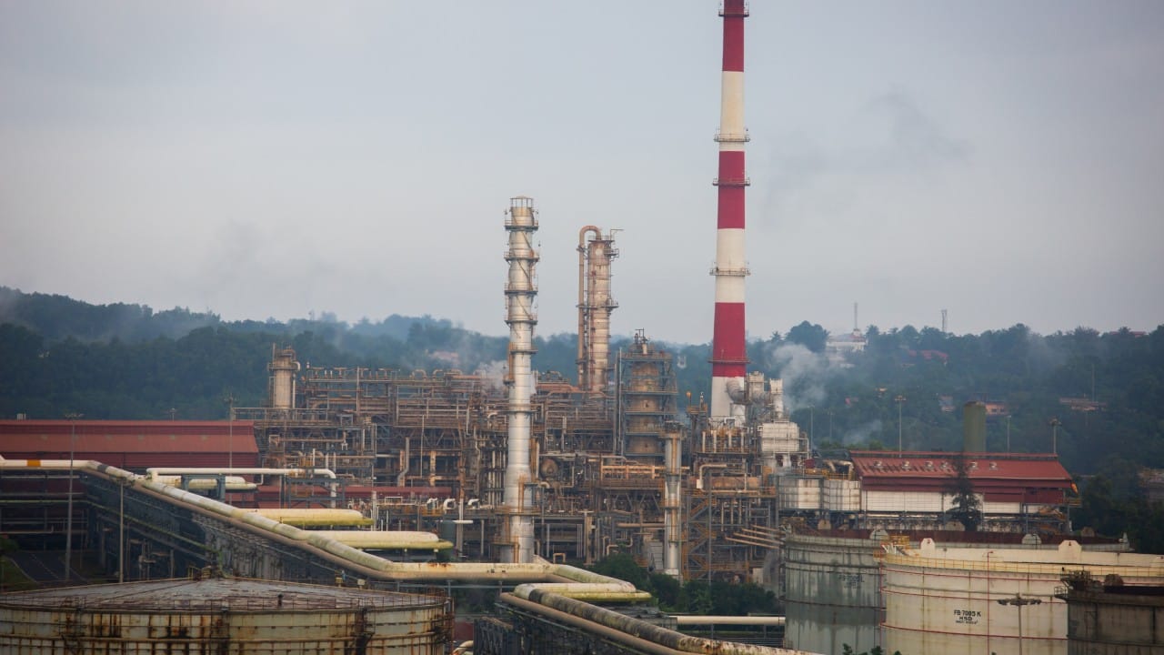 विशेष म्हणजे, येथे सुमारे २०० नवीन विहिरी खोदण्याची योजना असून, यामुळे राजस्थानचे स्थान आणखी भक्कम होणार आहे. आसाम आणि राजस्थान व्यतिरिक्त गुजरात हे वर्षानुवर्षे तेल उत्पादनात महत्त्वाचे योगदान देत आहे.