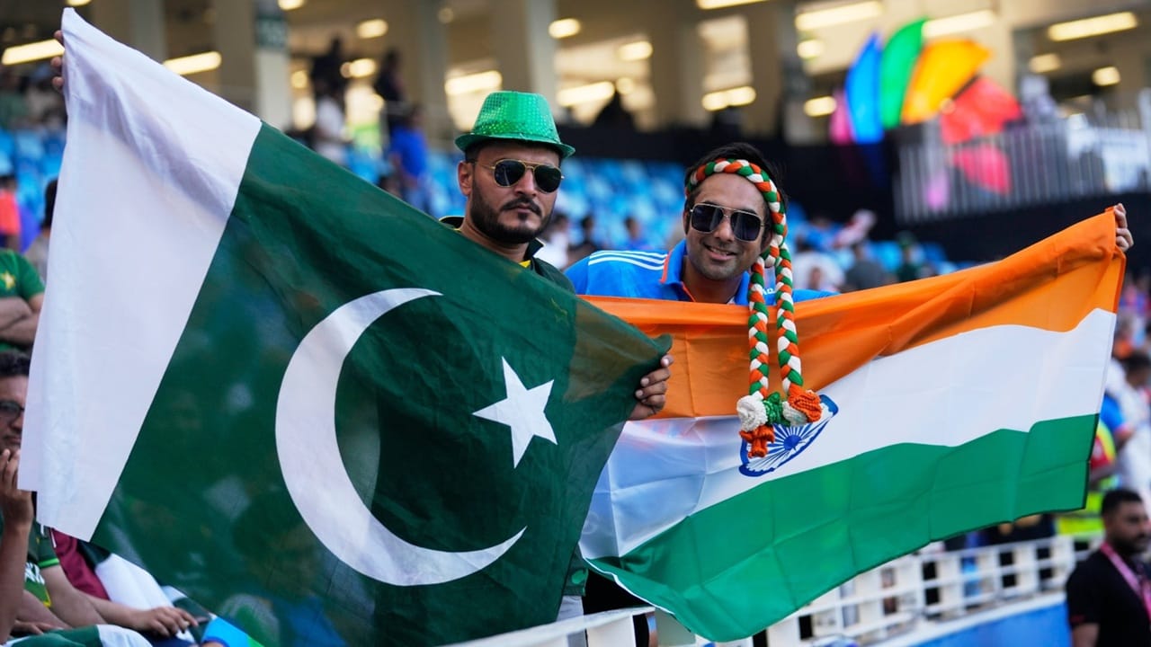 IND vs PAK : टीम इंडिया पहिल्याच सामन्यात पाकिस्तान विरुद्ध भिडणार, मॅच कधी आणि कुठे? IND vs PAK : टीम इंडिया पहिल्याच सामन्यात पाकिस्तान विरुद्ध भिडणार, मॅच कधी आणि कुठे?