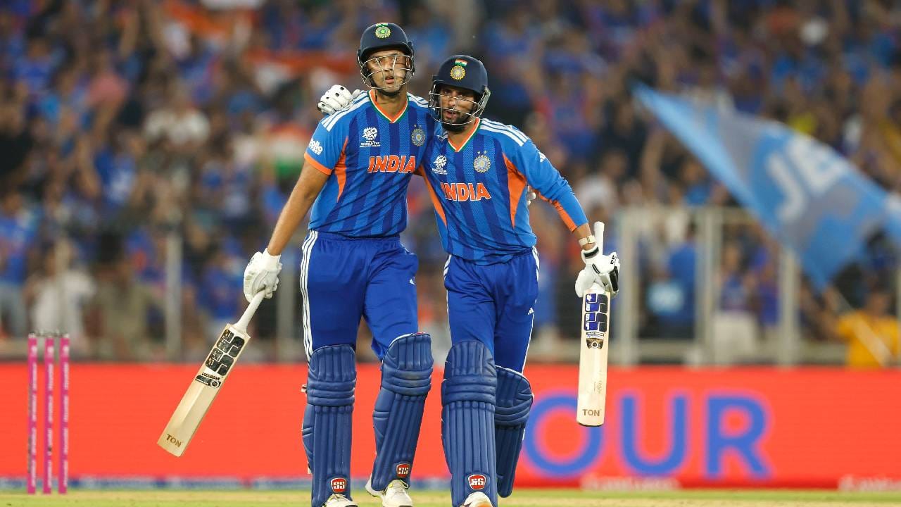 भारताचा अंतिम फेरीत सामना न्यूझीलंडशी झाला. या सामन्यात भारताने 255 धावा केल्या आणि विजयासाठी 256 धावांचं आव्हान दिलं. हे आव्हान गाठताना न्यूझीलंडचा संघ 159 धावा केल्या. हा सामना भारताने 96 धावांनी जिंकला आणि जेतेपदावर नाव कोरलं. (Photo- BCCI Twitter)