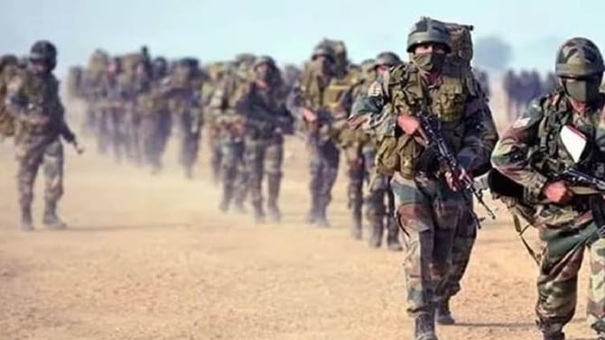 मणिपूरनंतर आता आणखी एक राज्यात अशांतता, कर्फ्यूत BSF जवानांवर हल्ला