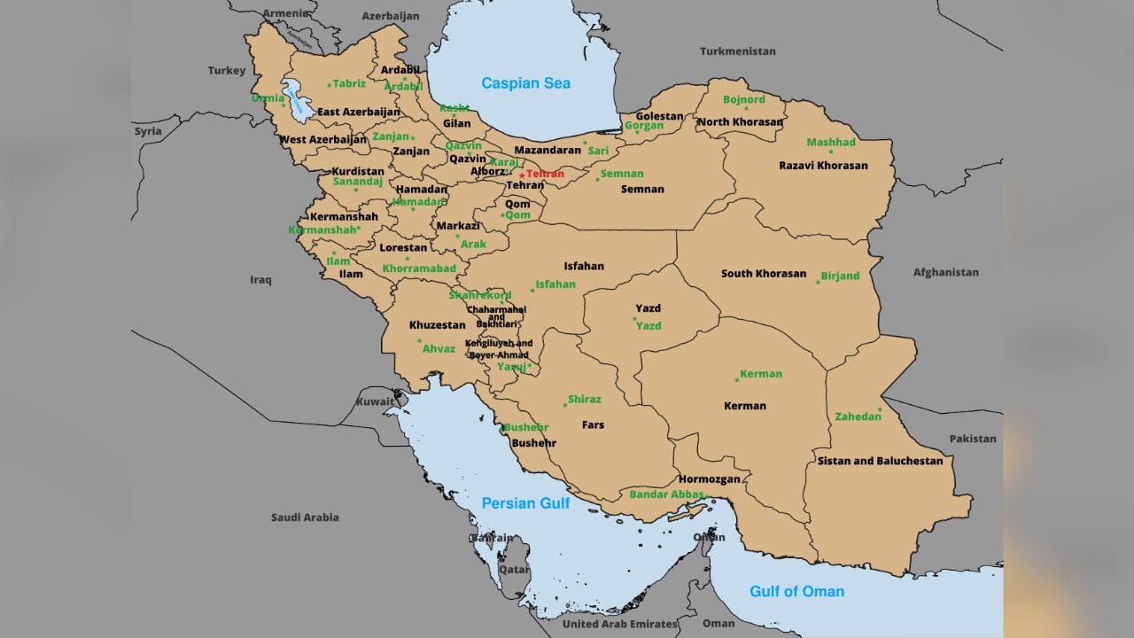समुद्राची सीमा : तुम्ही इराणचा नकाशा पाहिला, तर तो या सात देशांनी वेढलेला दिसतो. याशिवाय इराणच्या सीमा समुद्रालाही लागून आहेत. त्याच्या दक्षिणेला पर्शियन गल्फ (फारसची आखात) आणि ओमानचे आखात आहे.
