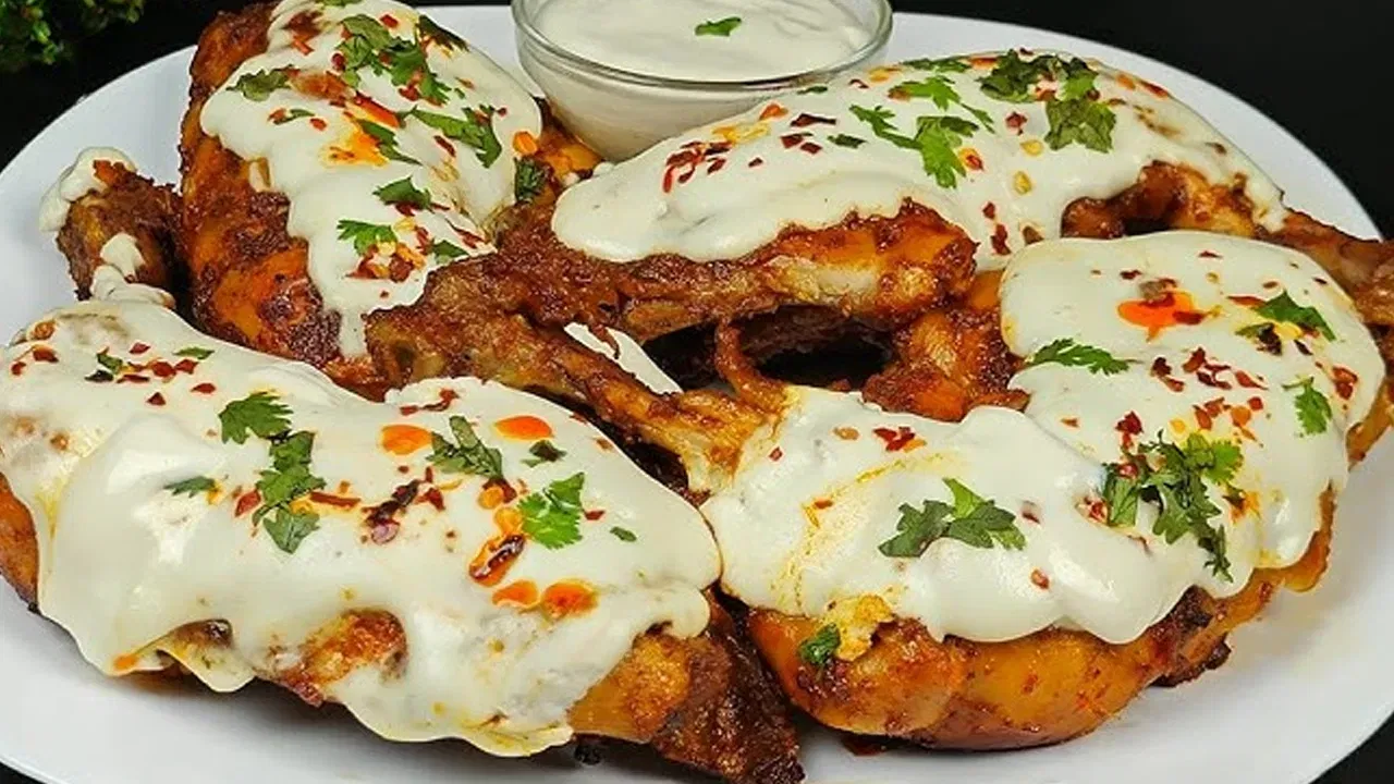 शिजवण्याची पद्धत: ईराणी लोक मांस शिजवताना ते अतिशय मंद आचेवर शिजवणे (Slow Cooking) पसंत करतात. यामुळे मांसाचा नैसर्गिक स्वाद टिकून राहतो आणि ते मऊ होते, जे तिथल्या लोकांना विशेष प्रिय आहे. 