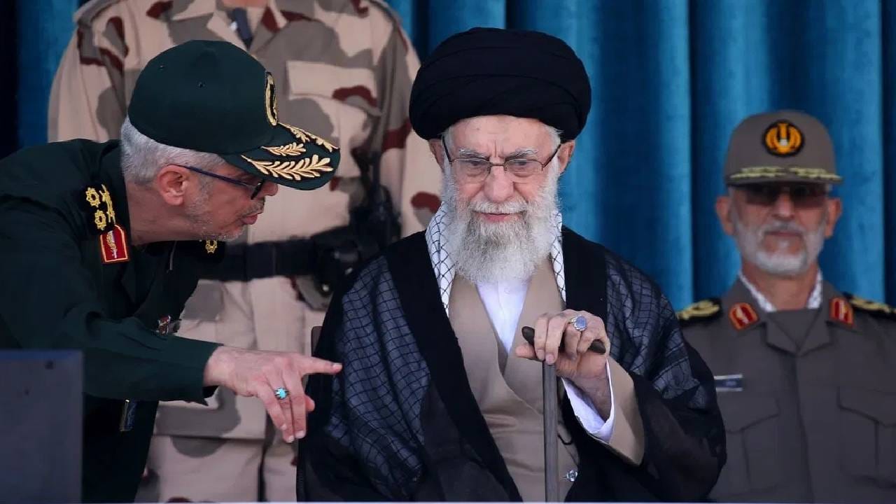 खामेनेई ठार होताच भारतासह जगभरातील मुस्लिम रस्त्यावर का येत आहेत? कोणत्या पंथाशी आहे खास कनेक्शन? अमेरिकेचं टेन्शन वाढणार? खामेनेई ठार होताच भारतासह जगभरातील मुस्लिम रस्त्यावर का येत आहेत? कोणत्या पंथाशी आहे खास कनेक्शन? अमेरिकेचं टेन्शन वाढणार?