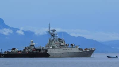 जगात हाहाकार! इराण अमेरिका युद्धात थेट अरबी समुद्रात मोठी खळबळ, चक्क या देशाचा युद्धात..