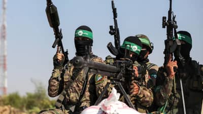 मोठी बातमी! इराणला ऐन युद्धात वाऱ्यावर सोडलं, 17 वर्षांपासून सोबत असलेल्या सहकाऱ्याने सोडली साथ