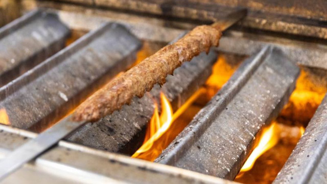 इराण हा मुस्लीम देश आहे. या देशात नॉनव्हेज खूप आवडीने खाल्ले जाते. परंतू एक असे जनावर आहे ज्याचे मांस इराणचे लोक सर्वाधिक खातात.