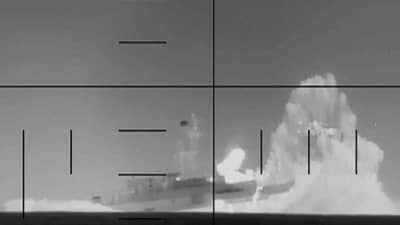 अमेरिका इराण युद्धाच्या झळा हिंद महासागरापर्यंत, थेट भारतातून इराणाच्या दिशेने निघालेल्या इराणी युद्धनाैकेवर हल्ला, 87 जणांचा मृत्यु तर..