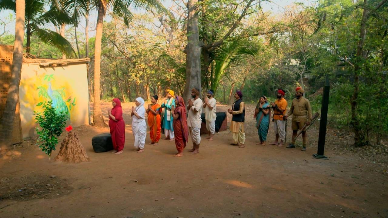 या विशेष भागात गावातला दुष्काळ पराकोटीला पोहोचलेला असताना रणजीत सावकार गावातल्या विहिरीवर स्वतःचा हक्क सांगत गावकऱ्यांना पाणी नाकारतो. भक्तांची आर्त विनवणी, हरीश-सुधा-सदाशिव-ललिताचा अन्यायाविरोधात उभा केलेला लढा आणि स्वामींच्या नावाने होणारा तीव्र जयघोष यामुळे वातावरण भारलेलं असतं. 
