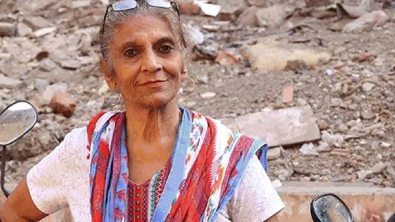 त्यांच्या आयुष्यावर 2019 मध्ये 'द शोले गर्ल' हा चित्रपटही तयार झाला,.ज्यातून त्यांच्या संघर्षाची आणि धाडसाची कहाणी मांडण्यात आली.