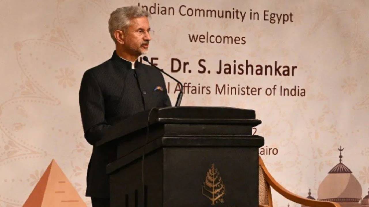 जयशंकर 1977 साली भारतीय परराष्ट्र सेवेत आले. त्यांनी 1979 ते 1981 दरम्यान मॉस्कोत सोवियत संघाच्या भारतीय मिशनमध्ये तिसरे सचिव आणि दुसरे सचिव म्हणून काम केलं. ते सिंगापूरमध्ये भारताचे उच्चायुक्त होते. चेक गणराज्य, चीन आणि अमेरिकेत राजदूत म्हणून काम केलय. 29 जानेवारी 2015 रोजी त्यांची भारताचे परराष्ट्र सचिव म्हणून नियुक्ती झाली.  