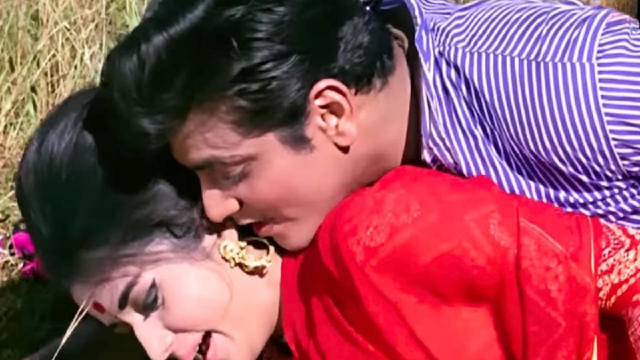 सध्या सोशल मीडियावर मोठ्या प्रमाणात चित्रपटांपेक्षा त्यामधील गाण्यांची सर्वात जास्त चर्चा होते. ही गाणी कितीही वर्षे उलटली तरी प्रेक्षकांच्या मनावर राज्य करतात. असचं एक 5 मिनिट 34 सेकंदाचं रोमँटिक गाणं जे 57 वर्षांनंतर देखील प्रत्येकजण ऐकताच गुणगुणतो. 