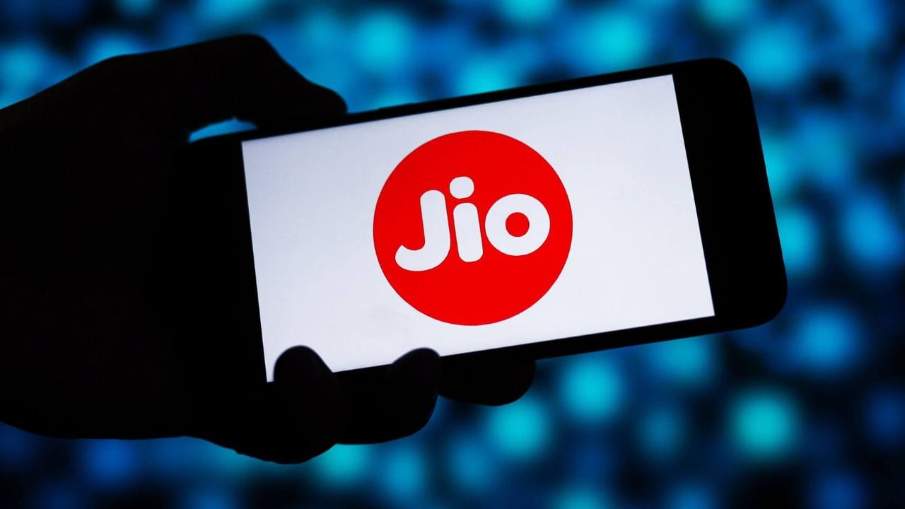 डेटा : या प्लॅनमध्ये दररोज 2.5 GB हाय-स्पीड डेटा दिला जातो. संपूर्ण वैधतेच्या कालावधीत ग्राहकांना एकूण 500 GB डेटा वापरता येईल. दररोज जास्त डेटा वापरणाऱ्या ग्राहकांसाठी हा खास प्लॅन असणार आहे. 