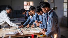 व्हाईट, पिंक, गोल्ड कॉलर जॉब म्हणजे काय रे भाऊ? तुमची नोकरी कोणती?.