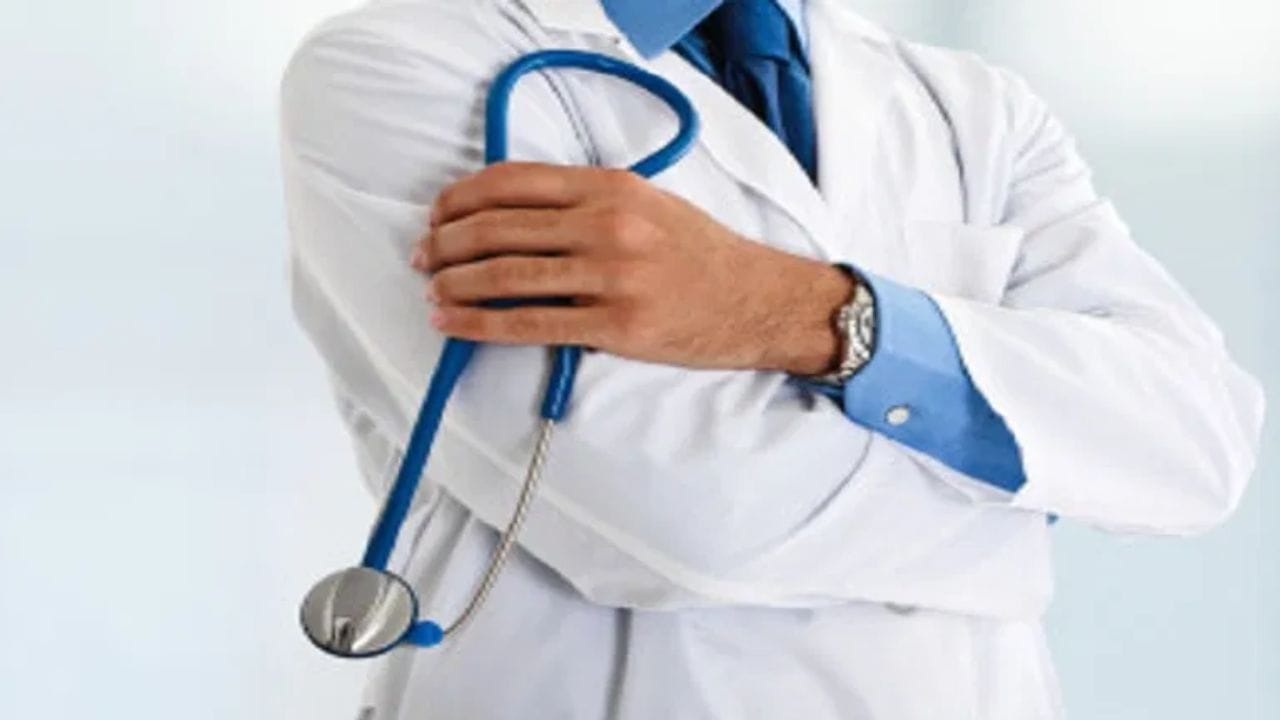 गोल्ड कॉलर जॉब : हे अत्यंत उच्च श्रेणीतील नोकरीचे पद आहे. यामध्ये चार्टर्ड अकाउंटंट, डॉक्टर, वकील किंवा अशा तज्ज्ञांचा समावेश होतो, जे आपल्या कौशल्याने कंपनी किंवा समाजासाठी अत्यंत मूल्यवान ठरतात.