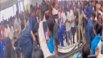 लोकप्रिय अभिनेत्याला पाहण्यासाठी रुग्णालयाबाहेर चाहत्यांची गर्दी, एस्केलेटर तोडलं, पोलिसांच्या लाठीचार्जनंतर...