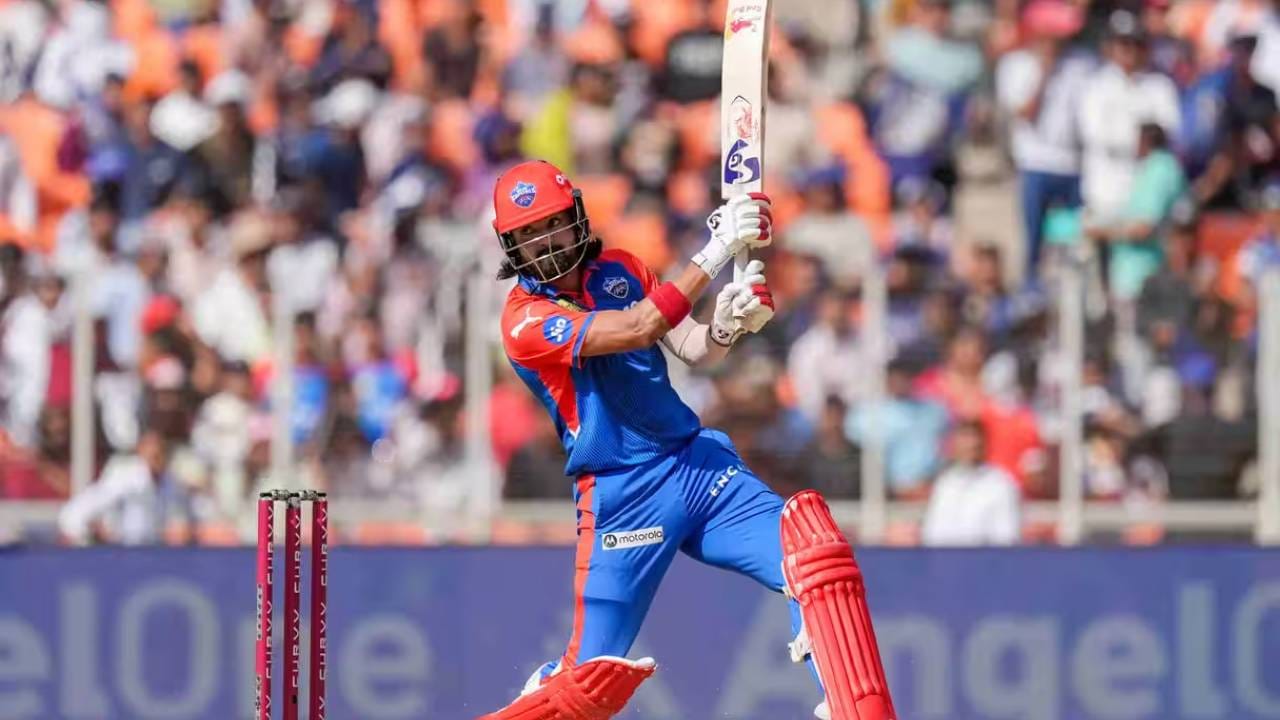 दिल्ली कॅपिटल्सला आयपीएल 2026 स्पर्धेतही केएल राहुलकडून चांगल्या खेळीची अपेक्षा आहे. त्यामुळे त्याला ओपनिंग उतरवण्याचा निर्णय घेतला आहे. आता या पर्वात तरी दिल्ली कॅपिटल्सचं जेतेपदाचं स्वप्न पूर्ण होणार का? हे पाहणं औत्सुक्याचं ठरणार आहे. (Photo- BCCI/IPL)