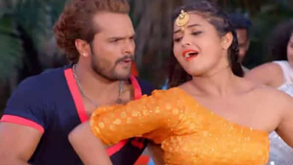 सध्या OTT वर अनेक चित्रपट ट्रेंड करत आहेत, अशातच काही रोमँटिक चित्रपट सध्या मोठ्या प्रमाणात ट्रेंड होत असून त्यांनी OTT वर धुमाकूळ घातला आहे. आज आम्ही तुम्हाला अशाच रोमँटिक चित्रपटांबद्दल सांगणार आहेत. जे कुटुंबासोबत कोणीही बघू नयेत.