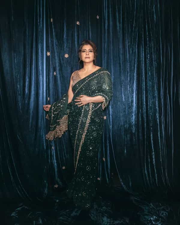 बॉलिवूडमध्ये अनेक असे सेलिब्रिटी आहेत, त्यांच्या वयापेक्षा कमी वयाचे दिसतात. त्यामागे कारण आहे. नियमित व्यायम आणि आहार... बॉलिवूडमध्ये 90 चा दशक गाजवलेले काही सेलिब्रिटी आजही फिट आहे... यावर अभिनेत्री कजोल हिने मोठं वक्तव्य केलं आहे.