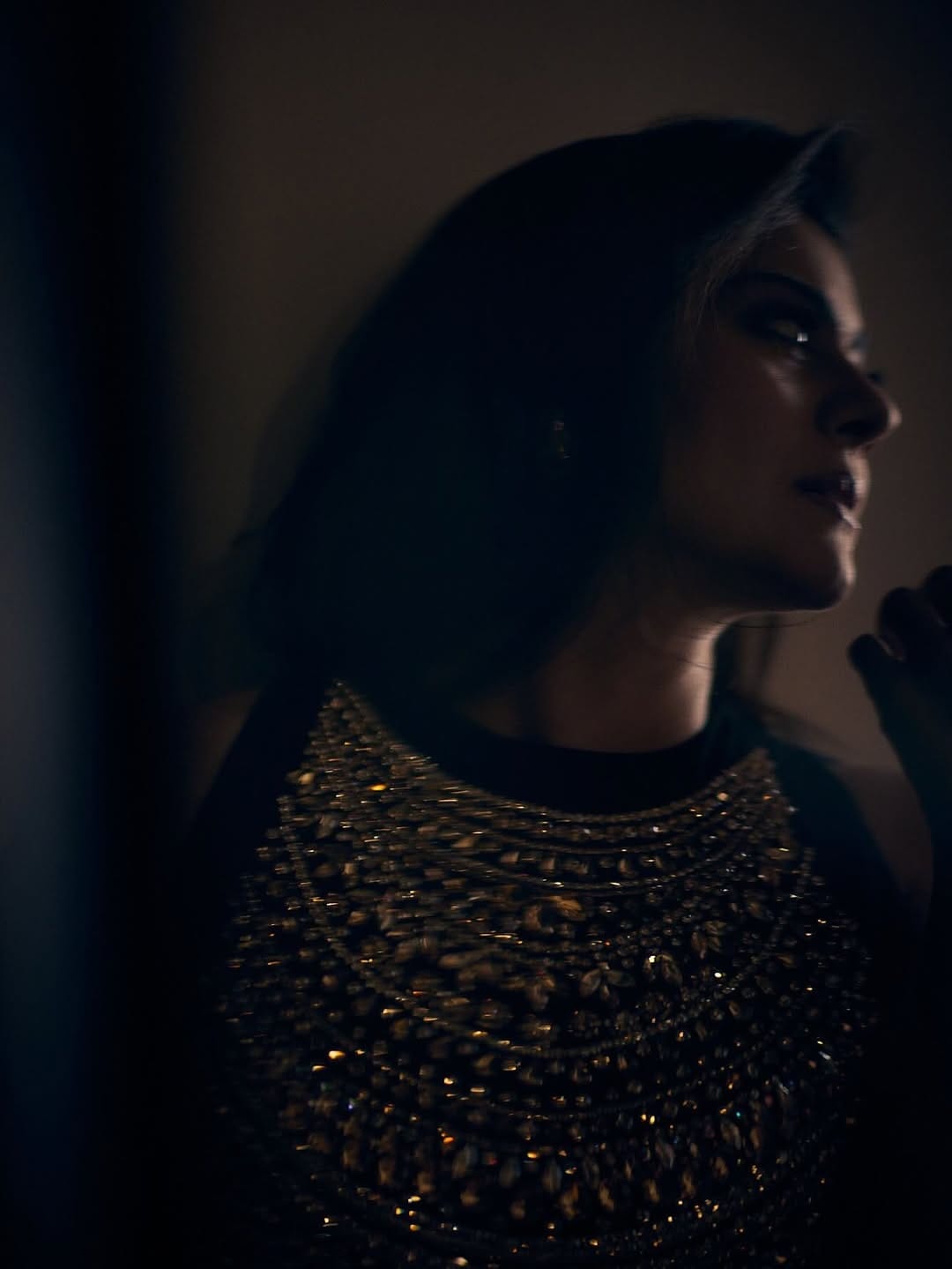 काजोल आता बॉलिवूडमध्ये सक्रिय नाही. पण अभिनेत्री सोशल मीडियावर कायम सक्रिय असते. सोशल मीडियावर अभिनेत्रीच्या चाहत्यांची संख्या देखील फार मोठी आहे. आता देखील अभिनेत्रीचे काही फोटो व्हायरल होत आहे.