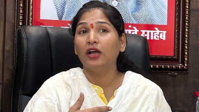 माझा नवरा धनंजय मुंडेही भोंदूबाबा खरातच्या संपर्कात असू शकतो, कारण त्यांनी आमच्यावरही... करुणा मुंडे यांचा खळबळजनक दाव्याने सर्वच हादरले