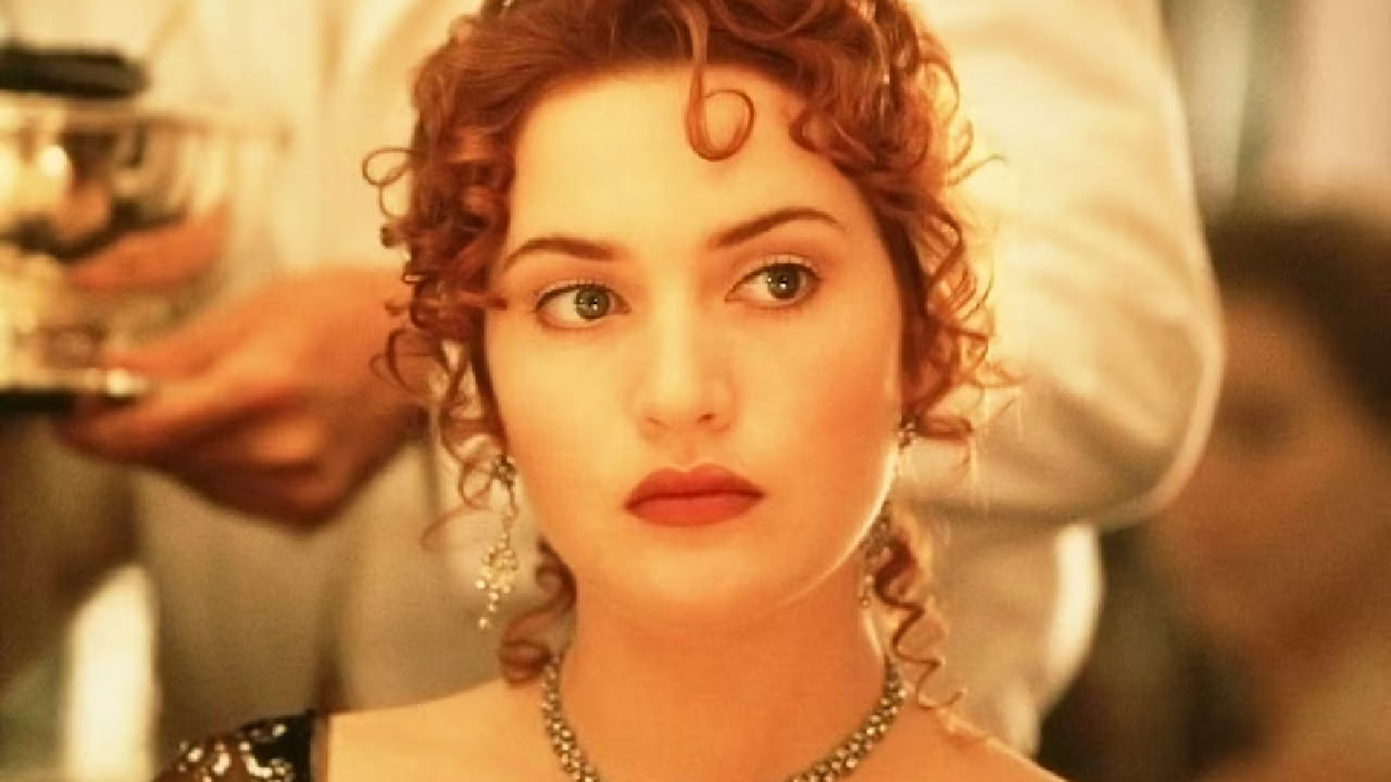 आज केट विन्सलेटची एकूण संपत्ती सुमारे 622 कोटी रुपये असल्याचे सांगितले जाते. मेहनत, योग्य भूमिका निवडण्याची दृष्टी आणि दमदार अभिनयाच्या जोरावर तिने हॉलीवूडमध्ये आपली वेगळी ओळख निर्माण केली आहे.