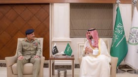 इराणवर हल्ला करणार पाकिस्तान? थेट आसिम मुनीर साैदीत, घडामोडींना प्रचंड.