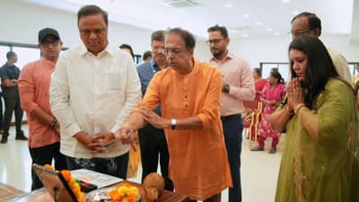 सांस्कृतिक कार्यमंत्री आशिष शेलार यांच्या हस्ते खंजिरीचे बोल चित्रपटाचा मुहूर्त संपन्न; कोल्हापूरमध्ये शूटिंग होणार