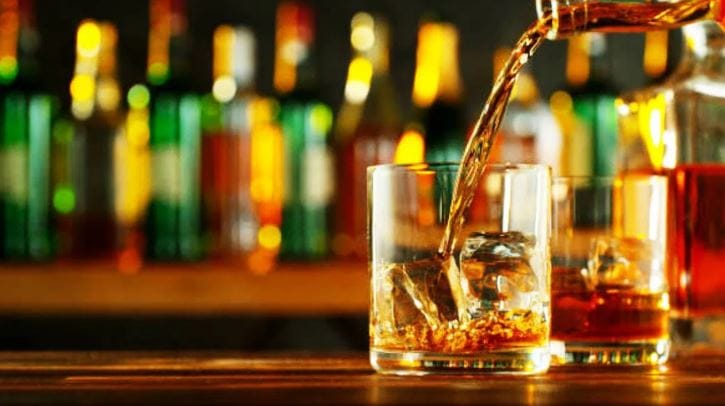 या सर्व गोष्टी लक्षात घेता भविष्यात मद्याची किंमत वाढण्याची शक्यता व्यक्त केली जात आहे. असे झाले तर युद्धाचा मद्यप्रेमींना चांगलाच फटका बसण्याची शक्यता आहे. त्यामुळे भविष्यात काय होणार हे पाहणे महत्त्वाचे ठरणार आहे.