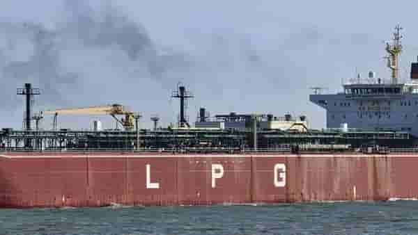LPG Crisis : 46,000 मेट्रिक टन LPG भारतात आला, त्यातून किती गॅस सिलेंडर भरले जातील? देशात किती कोटी एलपीजी ग्राहक?
